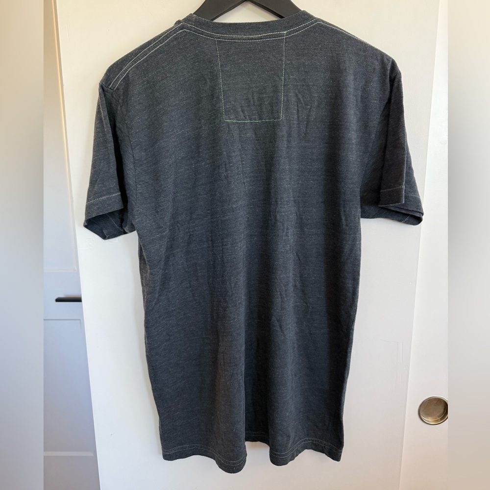 RARE Aviator Nation Peace Flag Tee Size Large (Unisex) - Picture 6 of 6